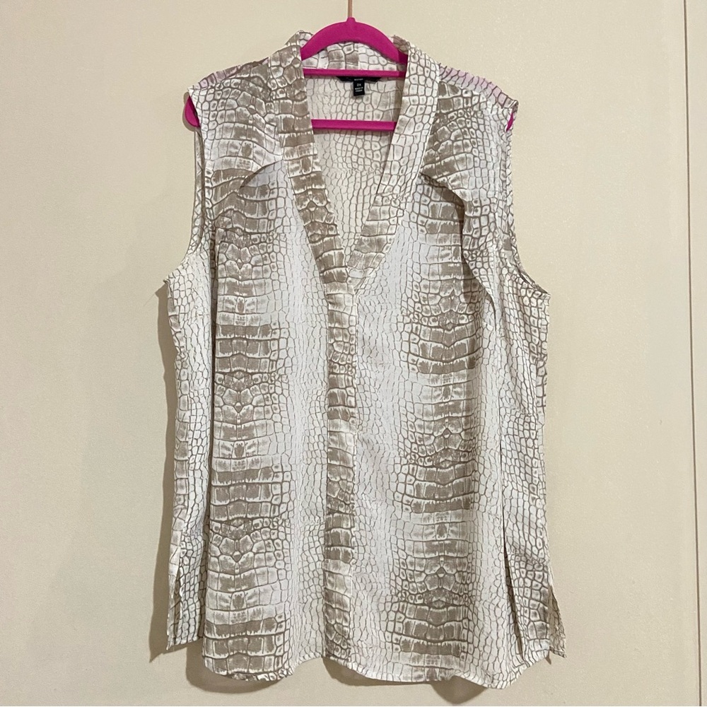 Sleeveless Croc-Print Blouse - White and Gray